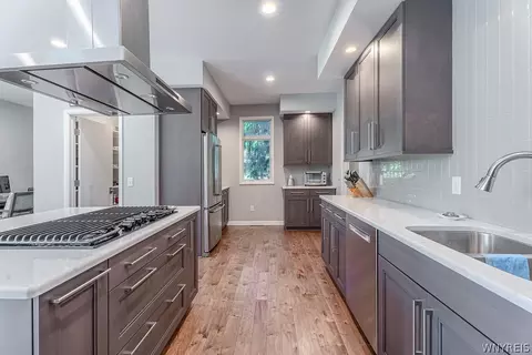 Kitchen - 5085 Willowbrook W Dr, Clarence, NY 14031 photo 4 of 7