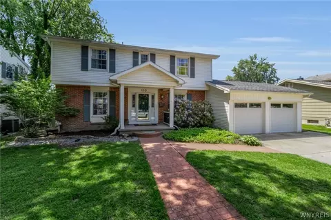 153 Pin Oak Dr, Amherst, NY 14221