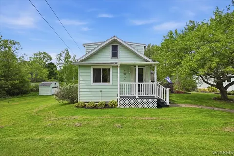 873 Grover Rd, Aurora, NY 14052