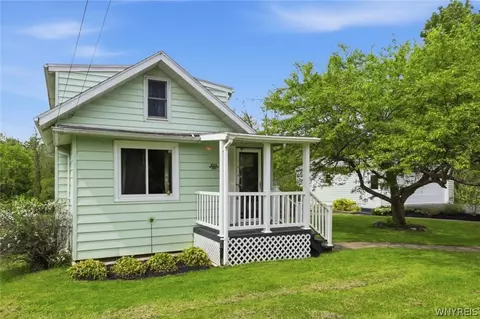 873 Grover Rd, Aurora, NY 14052