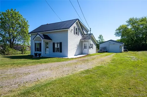 12486 Hanford Rd, Hanover, NY 14136