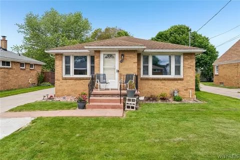 216 Collins Ave, West Seneca, NY 14224