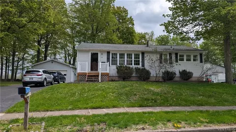 34 Crescent Dr, Newstead, NY 14001