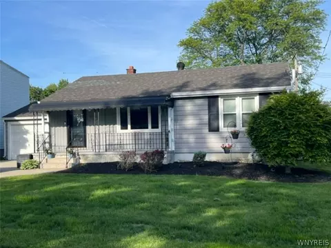 45 Emerald Dr, West Seneca, NY 14224