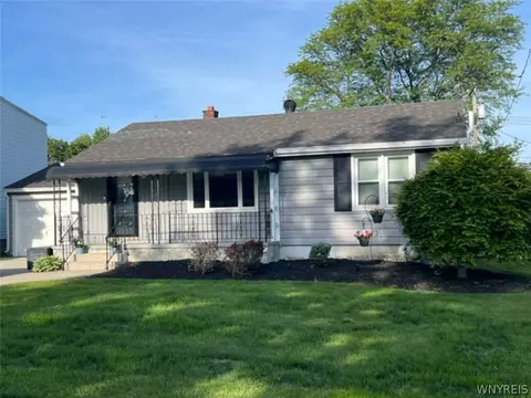 45 Emerald Dr, West Seneca, NY 14224