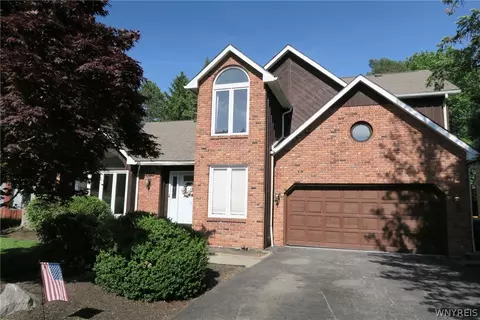 6035 Whitegate Xing, East Amherst, NY 14051