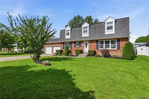 85 Heritage Rd E, Amherst, NY 14221