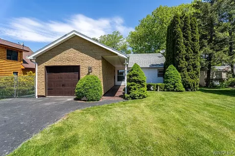 9165 Somerset Dr, Somerset, NY 14012