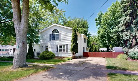 225 N 4th St, Lewiston, NY 14092