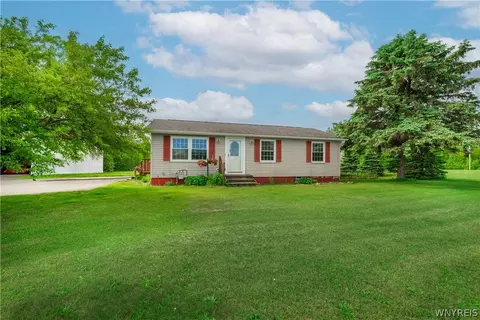 7960 Ridge Rd, Hartland, NY 14067