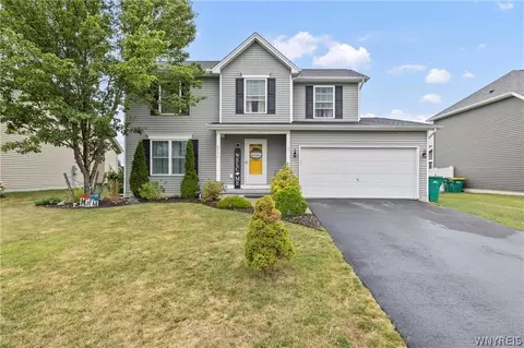 2396 Hobblebush Ln, Lake View, NY 14085