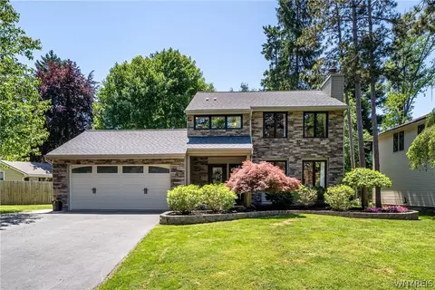 11 Dappled Dr, East Amherst, NY 14051