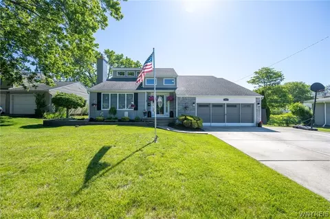 149 Boxwood Cir, Hamburg, NY 14075