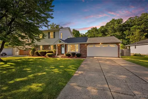 2224 Harbor Run Ln, Lake View, NY 14085