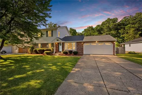 2224 Harbor Run Ln, Lake View, NY 14085