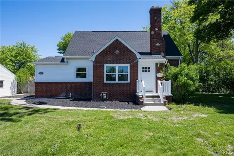 4636 Kennison Pkwy, Hamburg, NY 14075