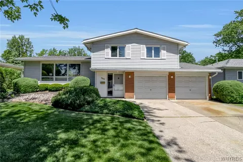 780 Meadowbrook Dr, North Tonawanda, NY 14120