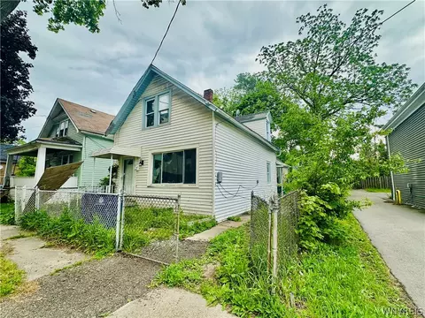 87 Peach St, Buffalo, NY 14204