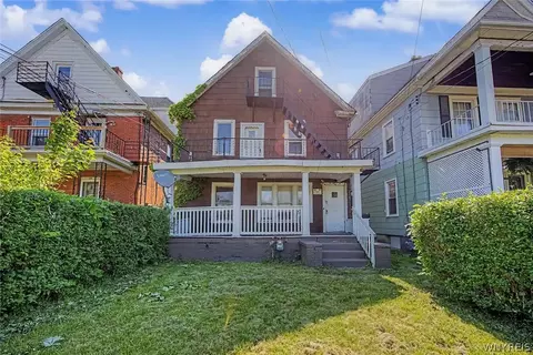 517 Tronolone Pl, Niagara Falls, NY 14301