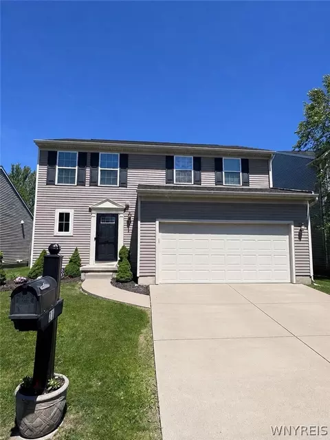 11 Scooter Ln, Hamburg, NY 14075