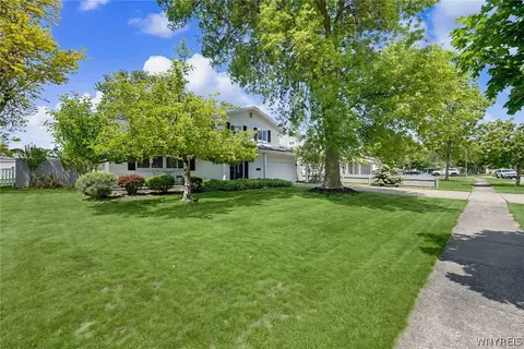 142 Dalewood Dr, Amherst, NY 14228