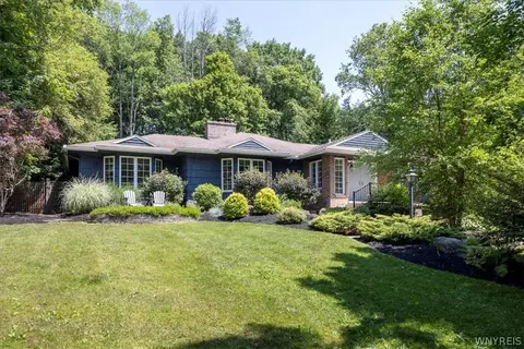 144 Hillcrest Rd, Aurora, NY 14052