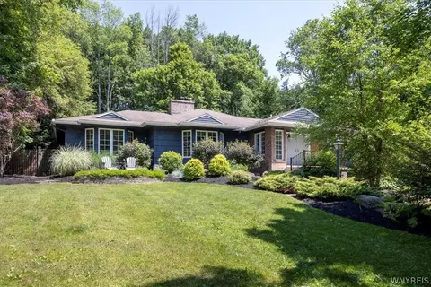 144 Hillcrest Rd, Aurora, NY 14052