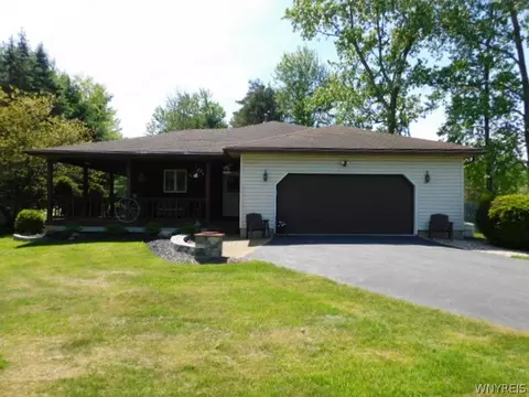 6986 Minnick Rd, Lockport, NY 14094