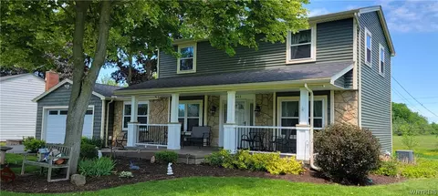 7053 Old English Rd, Lockport, NY 14094