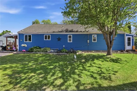 11 Thoreau Ct, Tonawanda, NY 14150