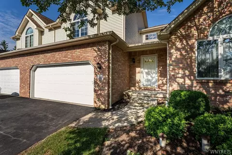 12 Pineview Ct, West Seneca, NY 14224