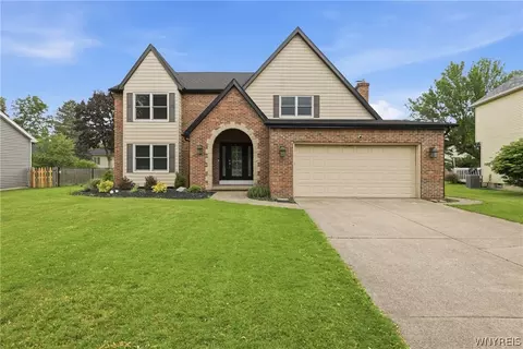 11 Bywater Ct, Amherst, NY 14221