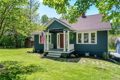 4076 N Freeman Rd, Orchard Park, NY 14127