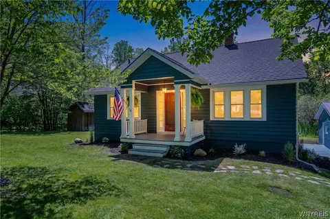 4076 N Freeman Rd, Orchard Park, NY 14127