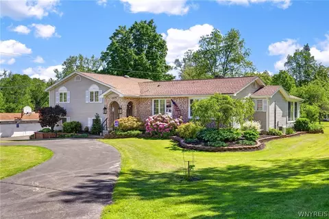 7675 Charles Dr, Hamburg, NY 14075