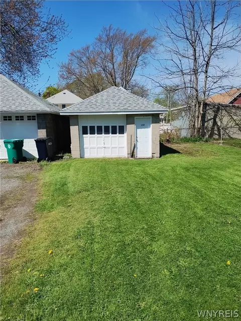 132 79th St, Niagara Falls, NY 14304