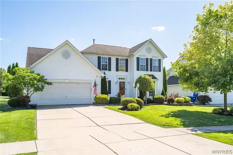3454 Heatherwood Dr, Hamburg, NY 14075