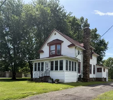 2646 New Rd, Porter, NY 14131