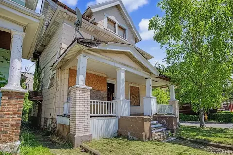 613 7th St, Niagara Falls, NY 14301