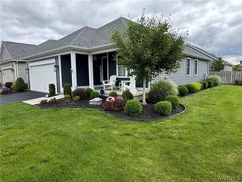 69 Grambo Dr, Lancaster, NY 14086