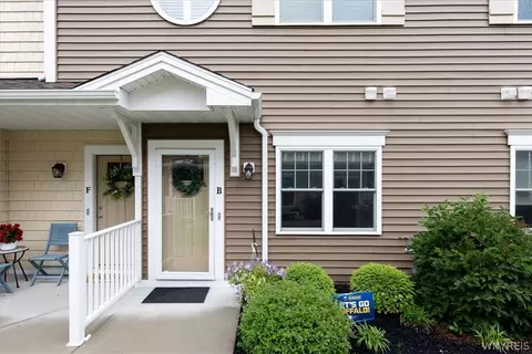 301 Northill Dr #B, Amherst, NY 14221