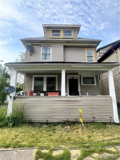 42 Brewster St, Buffalo, NY 14214