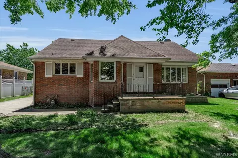 31 Goodrich Rd, Lackawanna, NY 14218