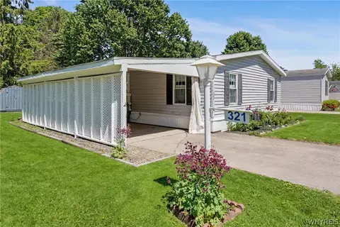 321 Parkview Dr, Arcade, NY 14009