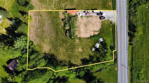 5589 Stone Rd, Lockport Town, NY 14094
