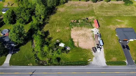 5589 Stone Rd, Lockport Town, NY 14094