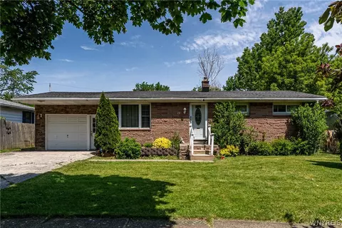 15 Hillcrest Dr, Amherst, NY 14226