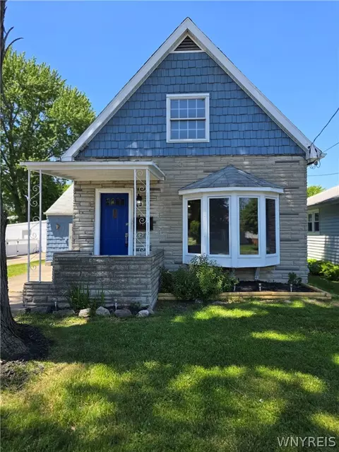 484 79th St, Niagara Falls, NY 14304