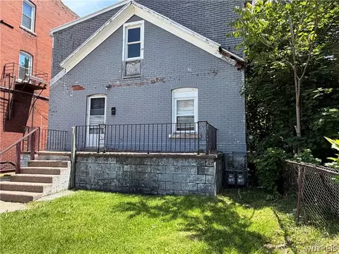 557 Tronolone Pl, Niagara Falls, NY 14301