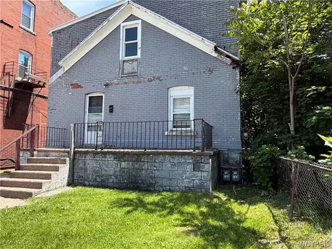 557 Tronolone Pl, Niagara Falls, NY 14301